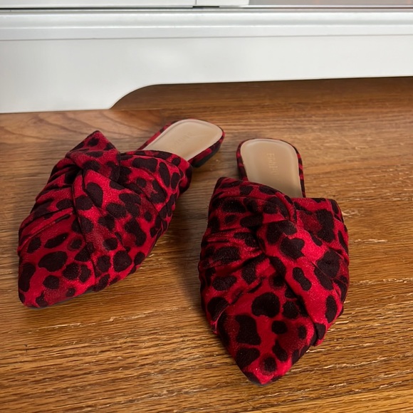 HOLIDAY SALE Cheetah Flats - Picture 2 of 4